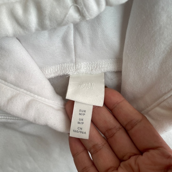 H&M Hoodie Womens Size M White Warm Lining Long Sleeve Crop Top - Picture 3 of 10